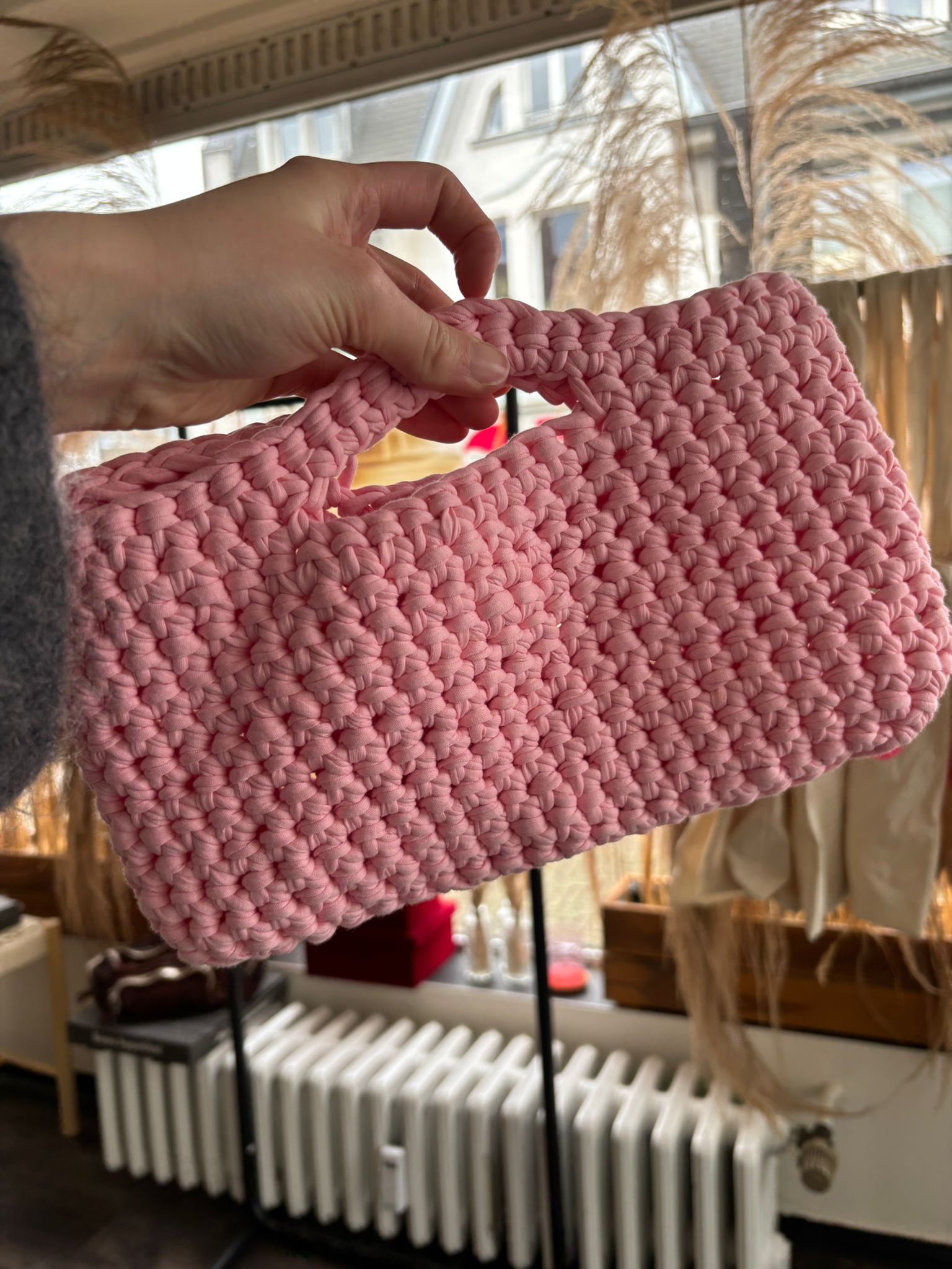 Häkel Workshop in Kaarst – gehäkelte Tasche in Altrosa in Nahaufnahme