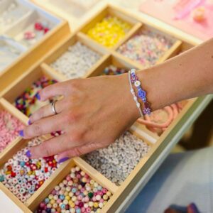 Schmuck-Workshop: Perlenarmbänder & Ringe