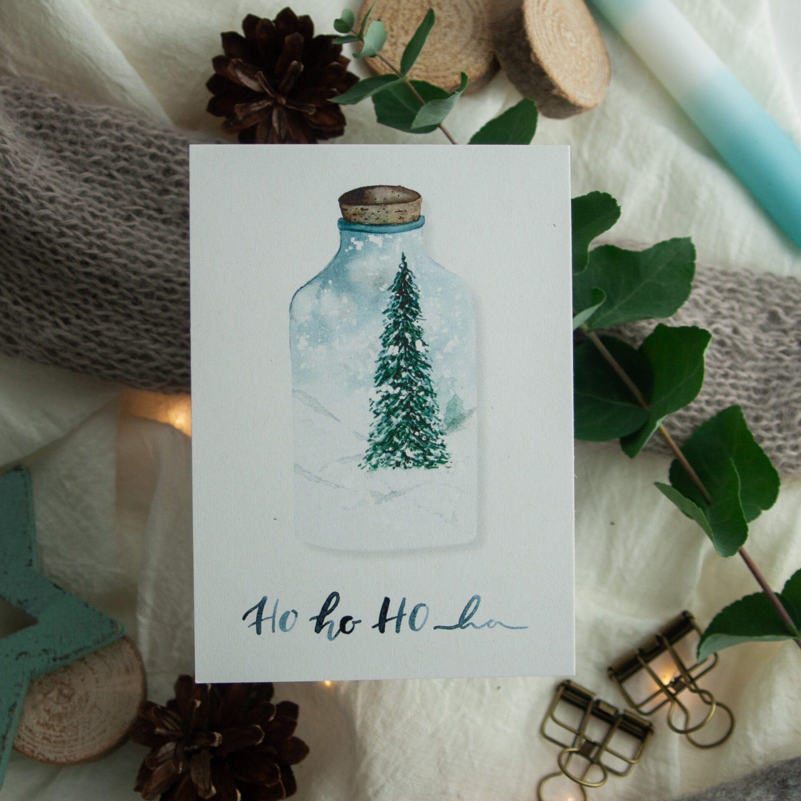 Weihnachtskarte Ho Ho Ho mit Aquarell-Tannenbaum im Glas und Lettering – Workshop mit Frau Feierlich im Atelier Wundervoll Kaarst